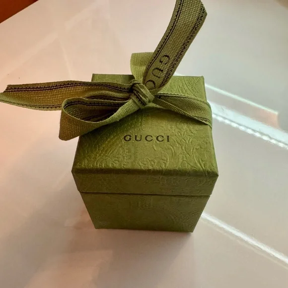 ✨ NWT Authentic Gucci Pink and Beige Silk Horsebity Scarf ✨ - Picture 2 of 8